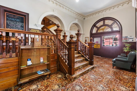 Empire Hotel Queenstown - Accommodation QLD 3