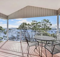 Waterfront Spectacular - Accommodation QLD