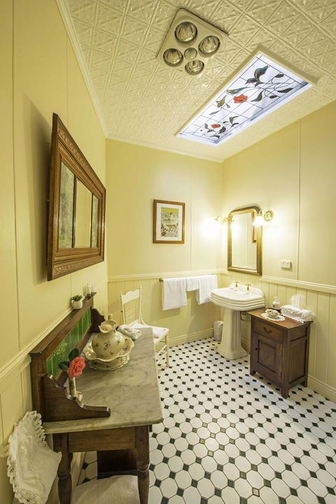 Touchwood Cottages - Accommodation QLD 36