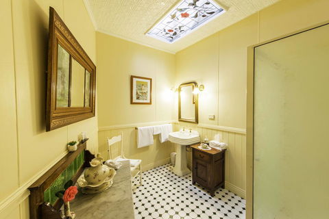 Touchwood Cottages - Accommodation QLD 35