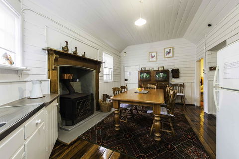 Touchwood Cottages - Accommodation QLD 43