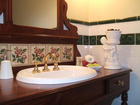 Touchwood Cottages - Accommodation QLD 22