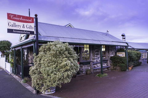 Touchwood Cottages - Accommodation QLD 6