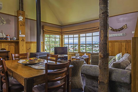 Touchwood Cottages - Accommodation QLD 32