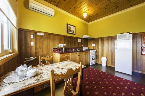 Touchwood Cottages - Accommodation QLD 39