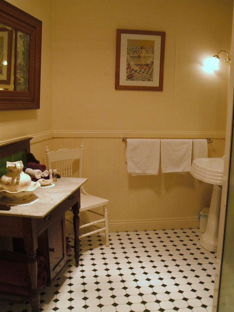 Touchwood Cottages - Accommodation QLD 21