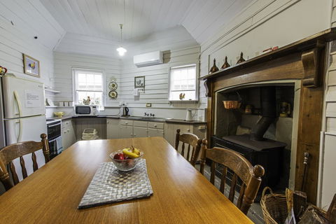 Touchwood Cottages - Accommodation QLD 14