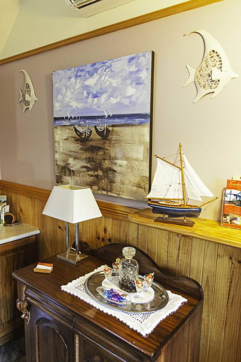 Touchwood Cottages - Accommodation QLD 7