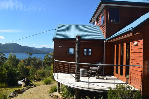 The Tree House - Accommodation QLD 4