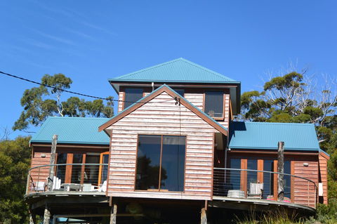 The Tree House - Accommodation QLD 6