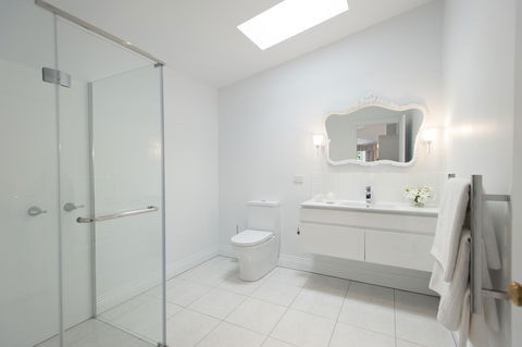 White Dove Cottage Bed And Breakfast - Accommodation QLD 4
