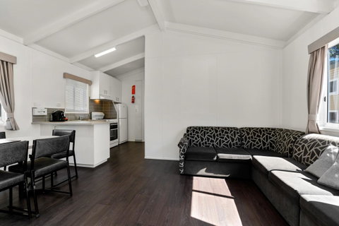 Bright Riverside Holiday Park - Accommodation QLD 6