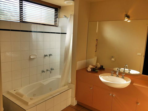 Lorne Surf Apartments - Accommodation QLD 24
