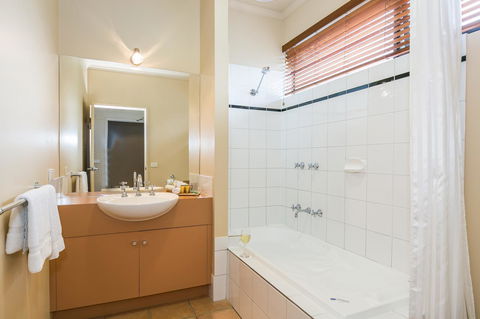 Lorne Surf Apartments - Accommodation QLD 25