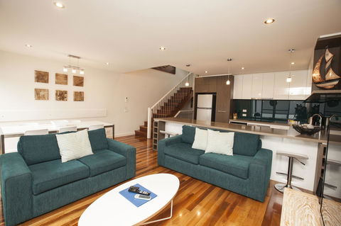 7 Falls Apartments - Accommodation QLD 4