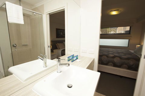 7 Falls Apartments - Accommodation QLD 17