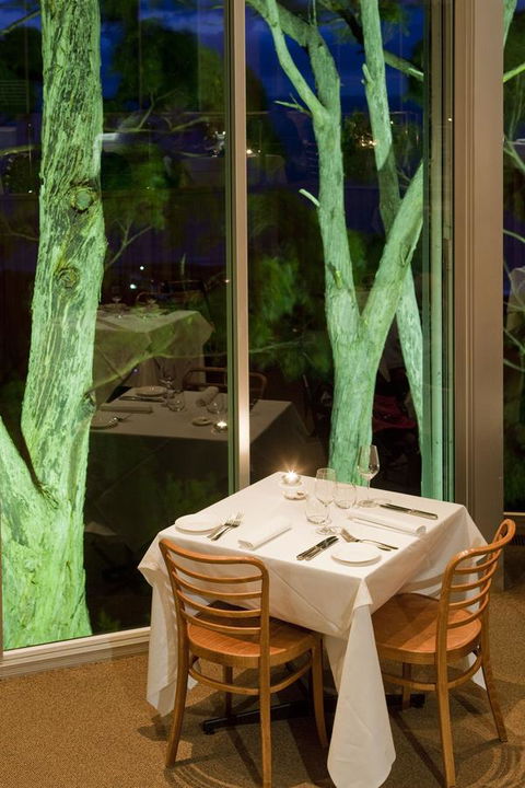Chris\'s Beacon Point Restaurant & Villas - Accommodation QLD 11