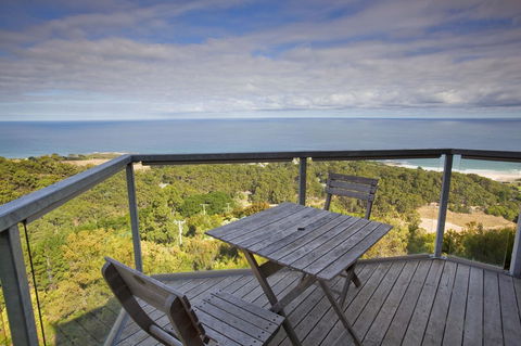 Chris\'s Beacon Point Restaurant & Villas - Accommodation QLD 1