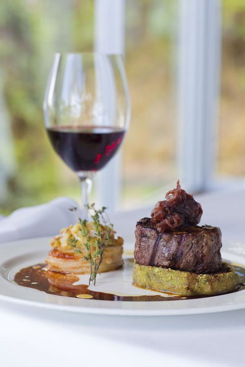 Chris\'s Beacon Point Restaurant & Villas - Accommodation QLD 10