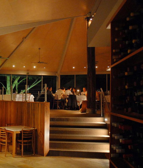 Chris\'s Beacon Point Restaurant & Villas - Accommodation QLD 7