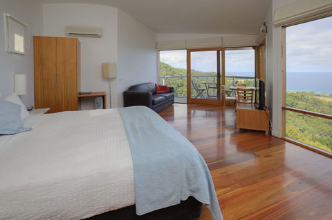 Chris\'s Beacon Point Restaurant & Villas - Accommodation QLD 0