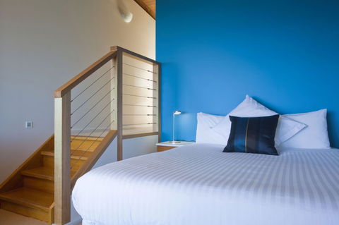 Chris\'s Beacon Point Restaurant & Villas - Accommodation QLD 4