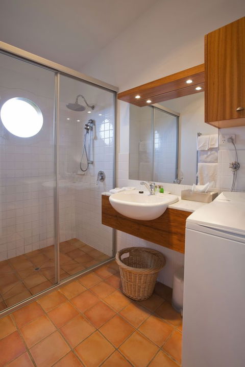 Chris\'s Beacon Point Restaurant & Villas - Accommodation QLD 6