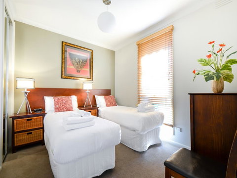 Boutique Stays Sandyside- Sandringham Villa Units - Accommodation QLD 3