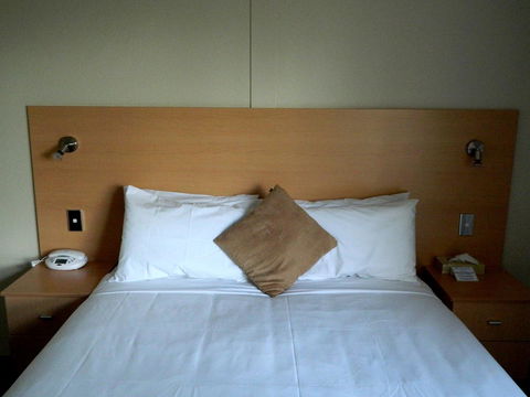 Ciloms Airport Lodge - Accommodation QLD 24