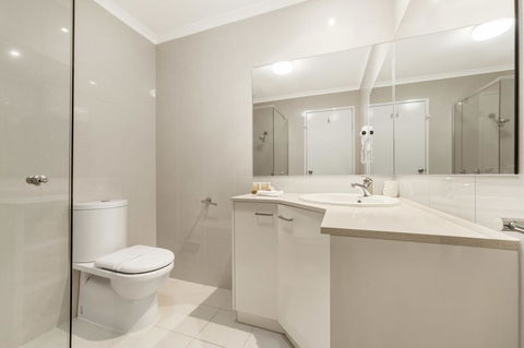 Ciloms Airport Lodge - Accommodation QLD 11