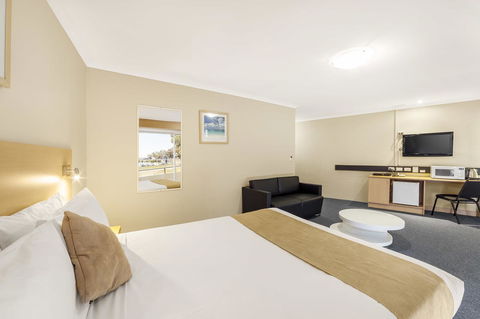 Ciloms Airport Lodge - Accommodation QLD 42