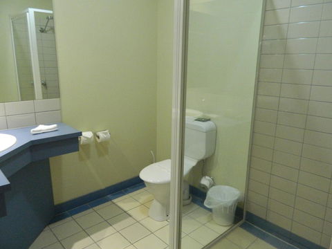 Ciloms Airport Lodge - Accommodation QLD 41