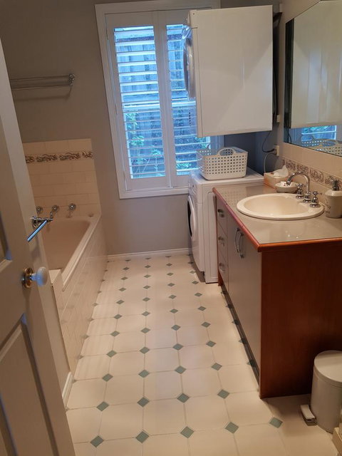 Oxford Rise Apartment - Accommodation QLD 10