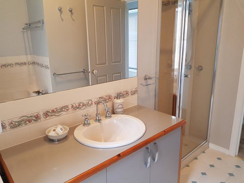 Oxford Rise Apartment - Accommodation QLD 11