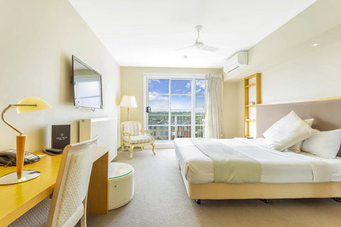 Deep Blue Hotel & Hot Springs - Accommodation QLD 41