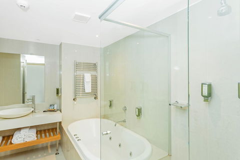 Deep Blue Hotel & Hot Springs - Accommodation QLD 37