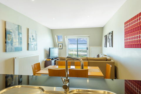 Deep Blue Hotel & Hot Springs - Accommodation QLD 44