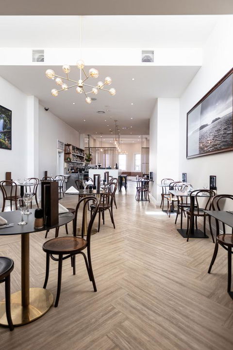 Deep Blue Hotel & Hot Springs - Accommodation QLD 4