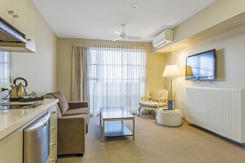 Deep Blue Hotel & Hot Springs - Accommodation QLD 42