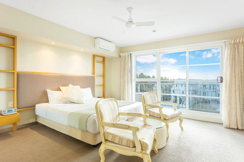 Deep Blue Hotel & Hot Springs - Accommodation QLD 11