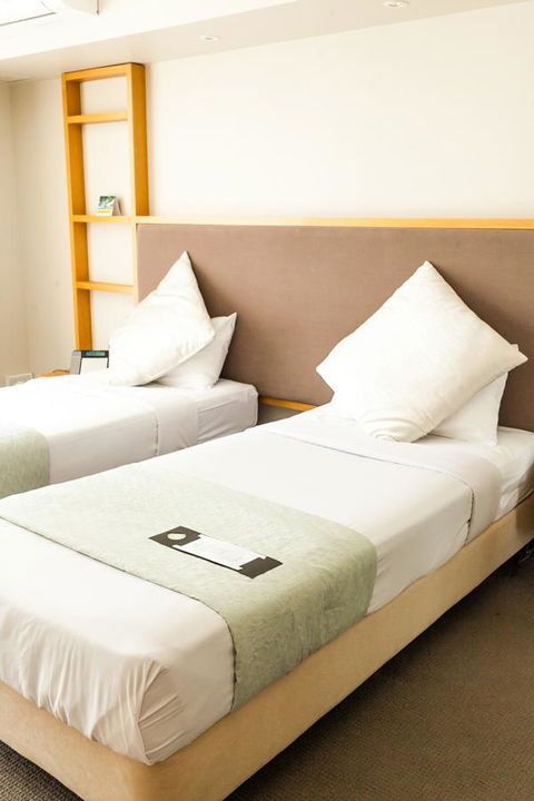 Deep Blue Hotel & Hot Springs - Accommodation QLD 17