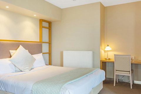 Deep Blue Hotel & Hot Springs - Accommodation QLD 36