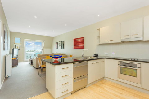 Deep Blue Hotel & Hot Springs - Accommodation QLD 32