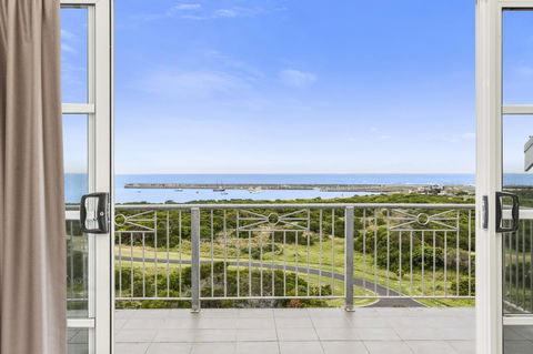 Deep Blue Hotel & Hot Springs - Accommodation QLD 23