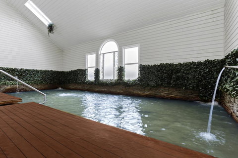 Deep Blue Hotel & Hot Springs - Accommodation QLD 12