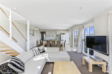 Deep Blue Hotel & Hot Springs - Accommodation QLD 31