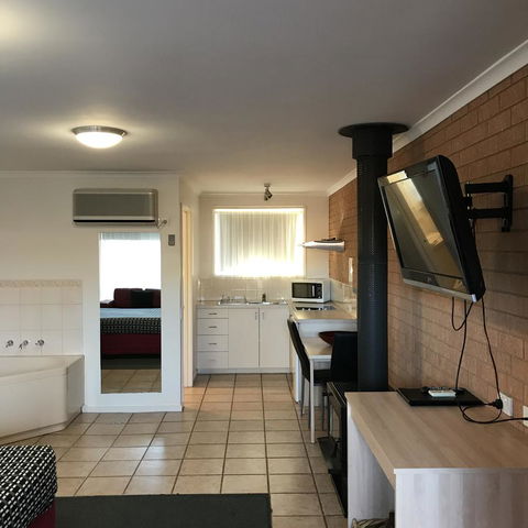 Beachcomber Motel & Apartments - Accommodation QLD 5