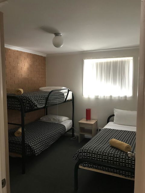 Beachcomber Motel & Apartments - Accommodation QLD 10