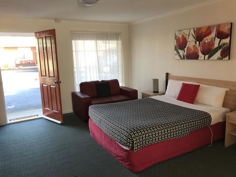Beachcomber Motel & Apartments - Accommodation QLD 1