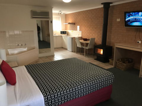 Beachcomber Motel & Apartments - Accommodation QLD 2